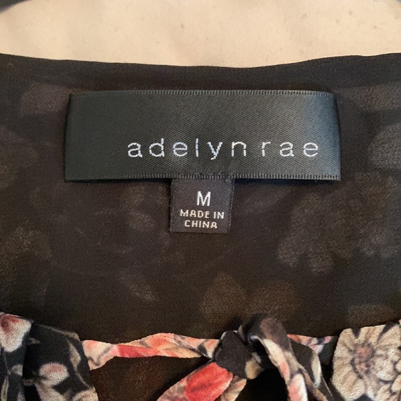 Adelyn Rae Floral Top! - Picture 3 of 4